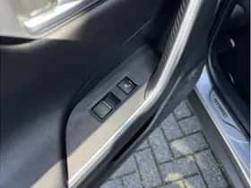 Toyota RAV4 (2020) thumbnail 8