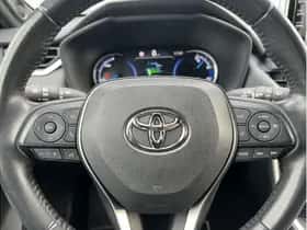 Toyota RAV4 (2021) thumbnail 11