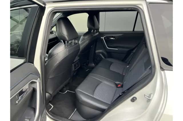 Toyota RAV4 (2021) thumbnail 6