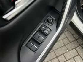Toyota RAV4 (2021) thumbnail 8