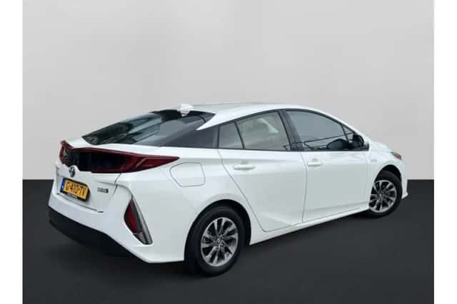 Toyota Prius (2019) thumbnail 2
