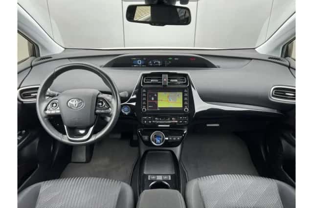 Toyota Prius (2019) thumbnail 3