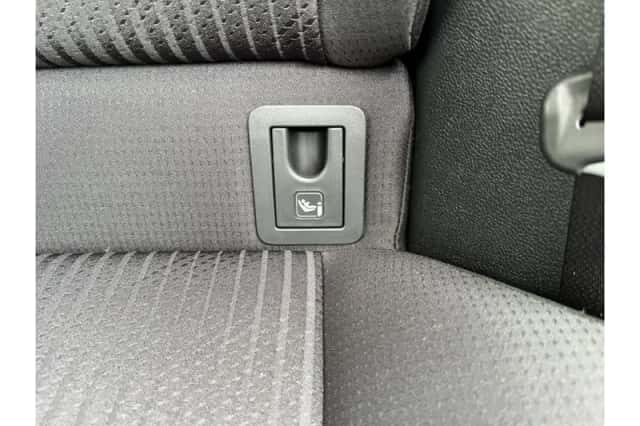 Toyota Prius (2019) thumbnail 6