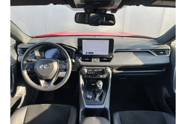 Toyota RAV4 (2023) thumbnail 3