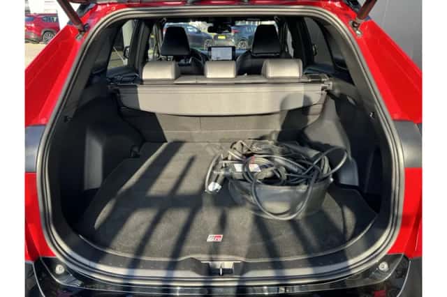 Toyota RAV4 (2023) thumbnail 4