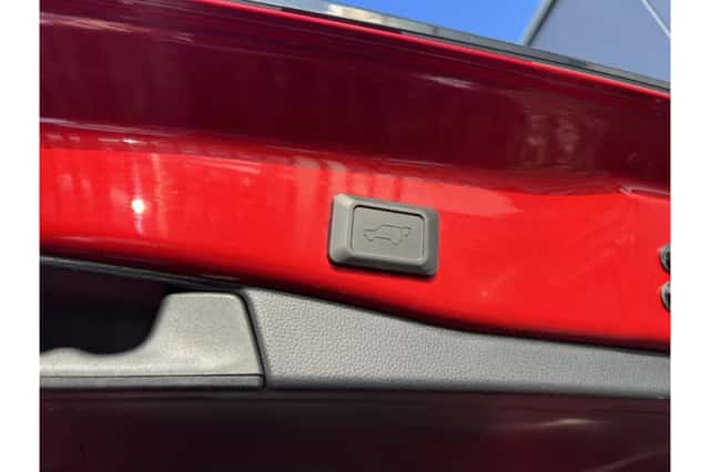 Toyota RAV4 (2023) thumbnail 5
