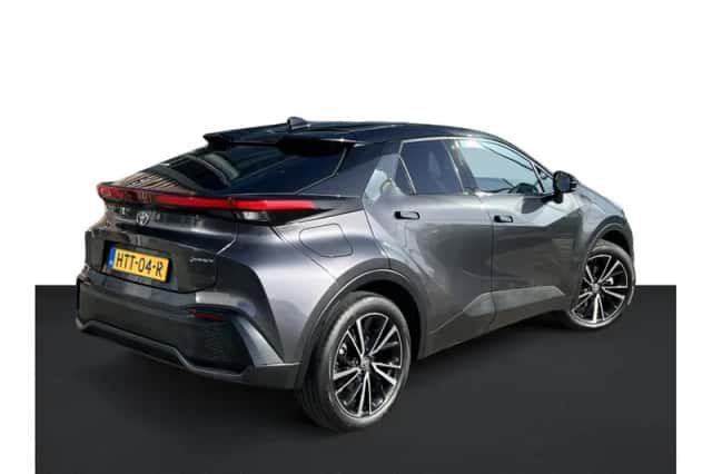 Toyota C-HR (2025) thumbnail 2