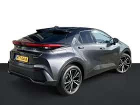 Toyota C-HR (2025) thumbnail 2
