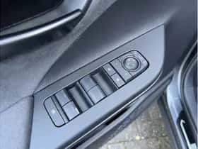 Toyota C-HR (2025) thumbnail 12
