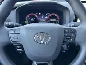 Toyota C-HR (2025) thumbnail 16