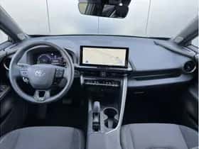 Toyota C-HR (2025) thumbnail 3