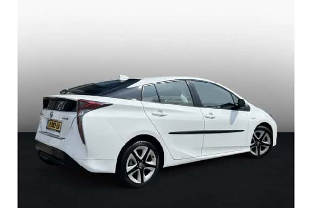 Toyota Prius (2019) thumbnail 2