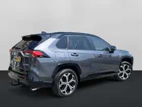Toyota RAV4 (2022) thumbnail 2