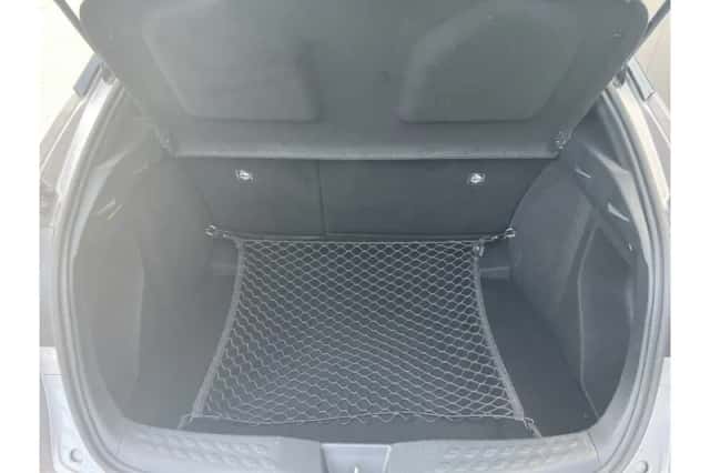 Toyota C-HR (2017) thumbnail 4