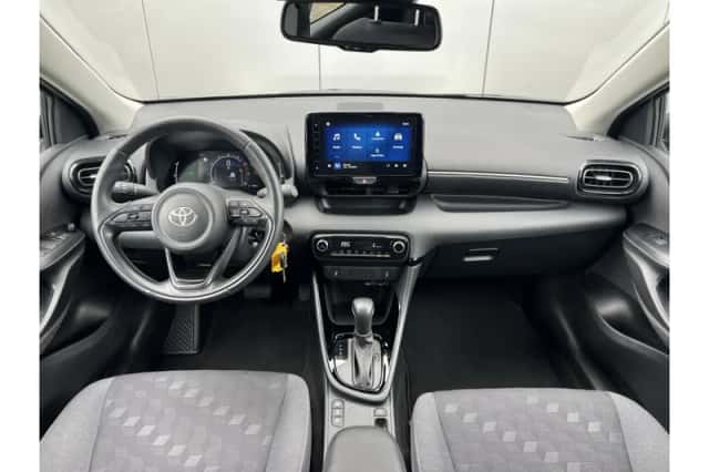 Toyota Yaris (2025) thumbnail 3