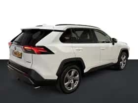 Toyota RAV4 (2021) thumbnail 2
