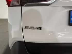 Toyota RAV4 (2021) thumbnail 10