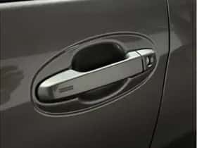 Toyota Yaris (2016) thumbnail 13