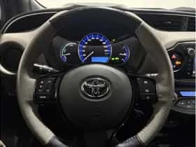 Toyota Yaris (2016) thumbnail 18
