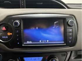 Toyota Yaris (2016) thumbnail 25
