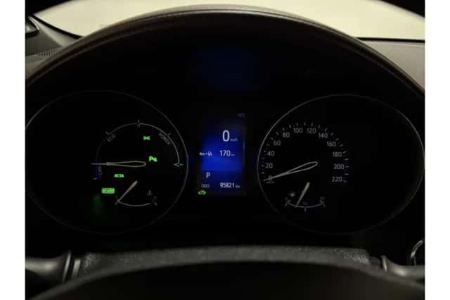 Toyota C-HR (2017) thumbnail 4