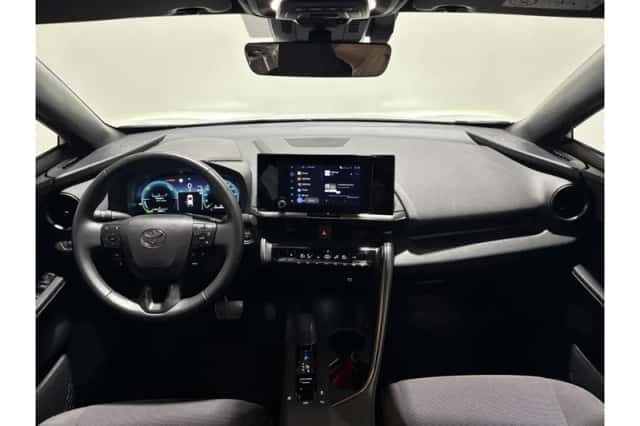 Toyota C-HR (2025) thumbnail 3