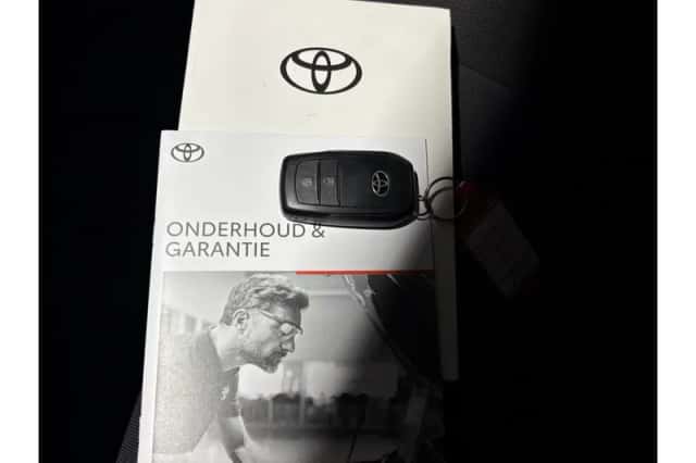 Toyota C-HR (2025) thumbnail 5