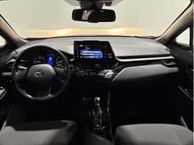 Toyota C-HR (2019) thumbnail 3