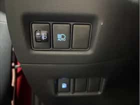 Toyota C-HR (2019) thumbnail 31