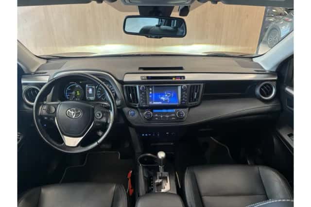 Toyota RAV4 (2016) thumbnail 3