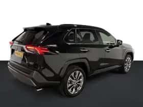 Toyota RAV4 (2021) thumbnail 2