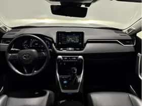 Toyota RAV4 (2021) thumbnail 3