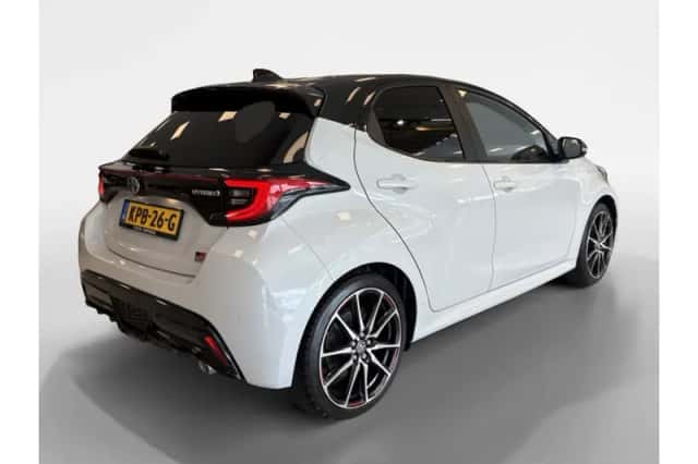 Toyota Yaris (2023) thumbnail 2
