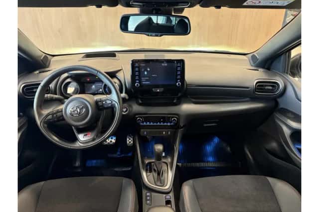Toyota Yaris (2023) thumbnail 3