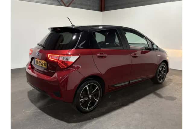 Toyota Yaris (2018) thumbnail 2