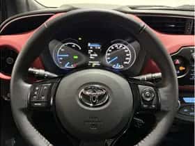 Toyota Yaris (2018) thumbnail 17