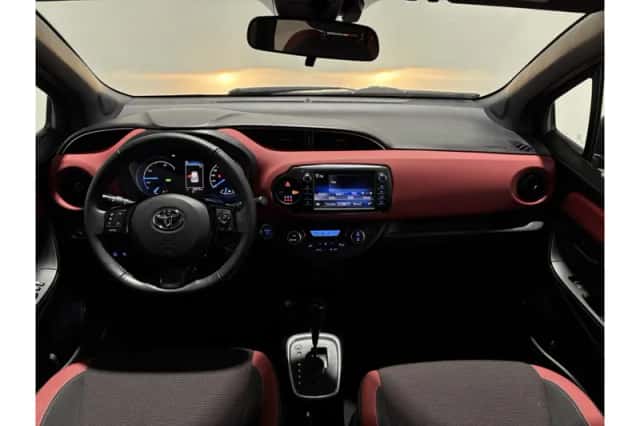Toyota Yaris (2018) thumbnail 3