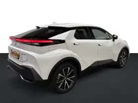 Toyota C-HR (2025) thumbnail 2