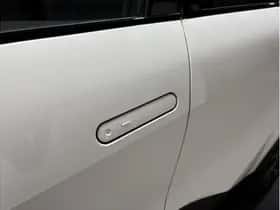 Toyota C-HR (2025) thumbnail 14