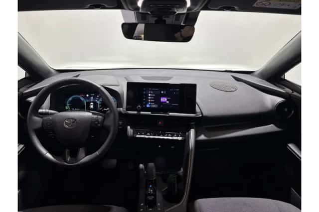 Toyota C-HR (2025) thumbnail 3