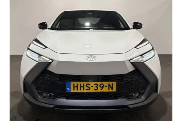 Toyota C-HR (2025) thumbnail 6