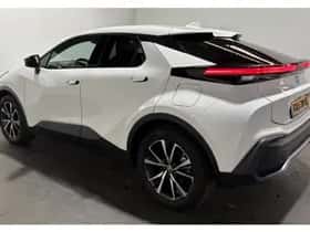 Toyota C-HR (2025) thumbnail 8