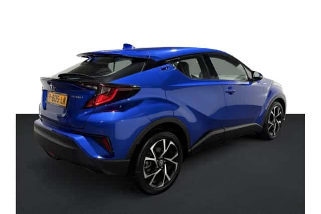 Toyota C-HR (2022) thumbnail 2