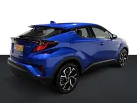Toyota C-HR (2022) thumbnail 2