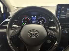 Toyota C-HR (2022) thumbnail 18