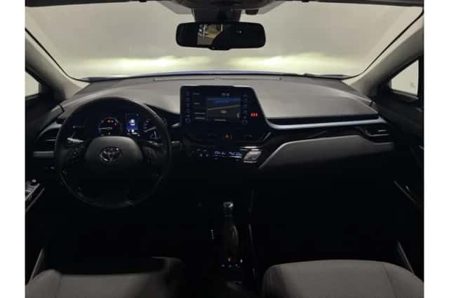 Toyota C-HR (2022) thumbnail 3