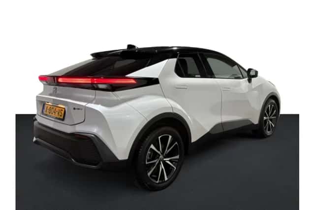 Toyota C-HR (2024) thumbnail 2