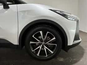 Toyota C-HR (2024) thumbnail 11