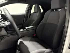 Toyota C-HR (2024) thumbnail 16