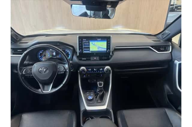 Toyota RAV4 (2022) thumbnail 3